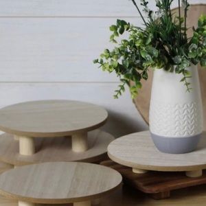 3 SEPARATE PACKS OF 2 COUNT WOOD RISERS
6 TOTAL

You get 3 packs, 2 in each pack